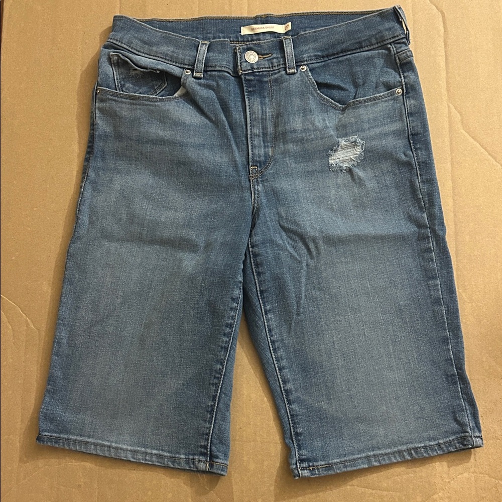 Levi’s Bermuda Shorts - Picture 2 of 14
